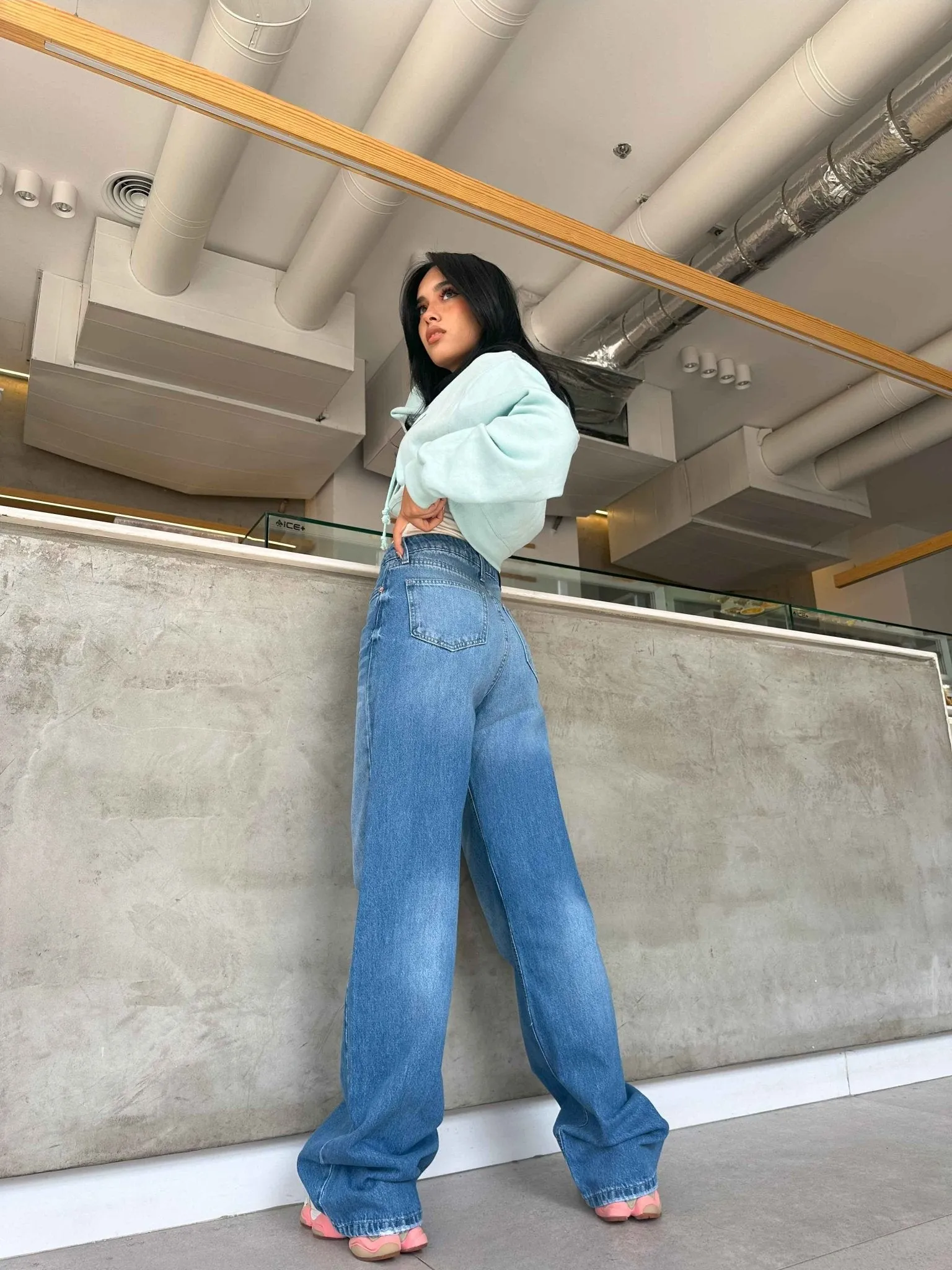 Baggy - Medium Blue Jeans.