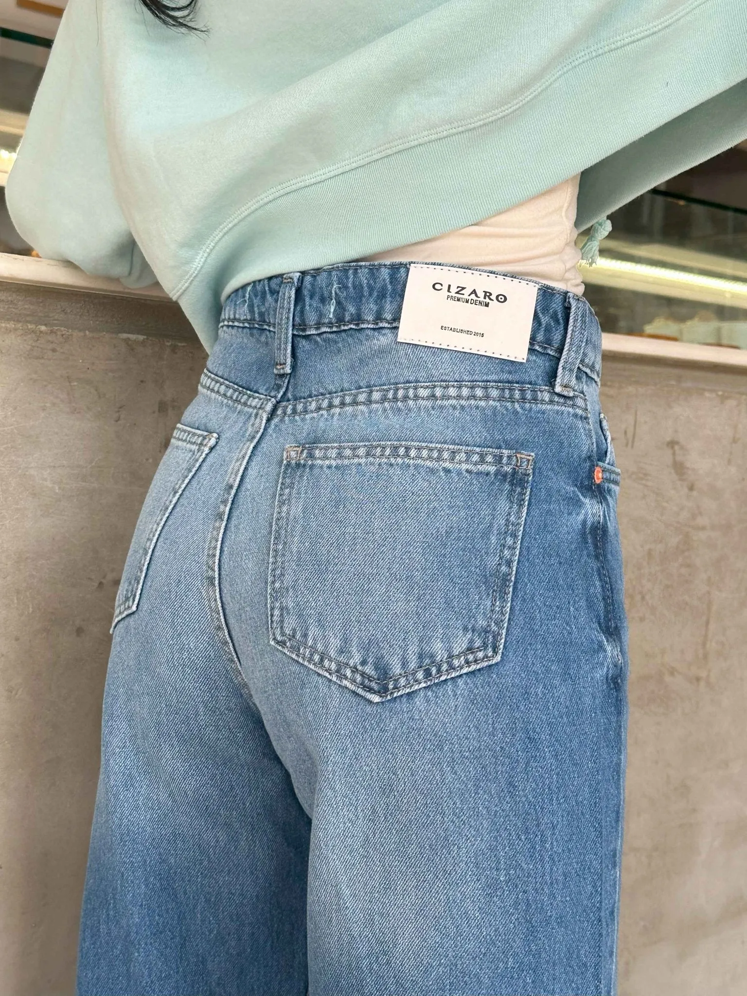Baggy - Medium Blue Jeans.
