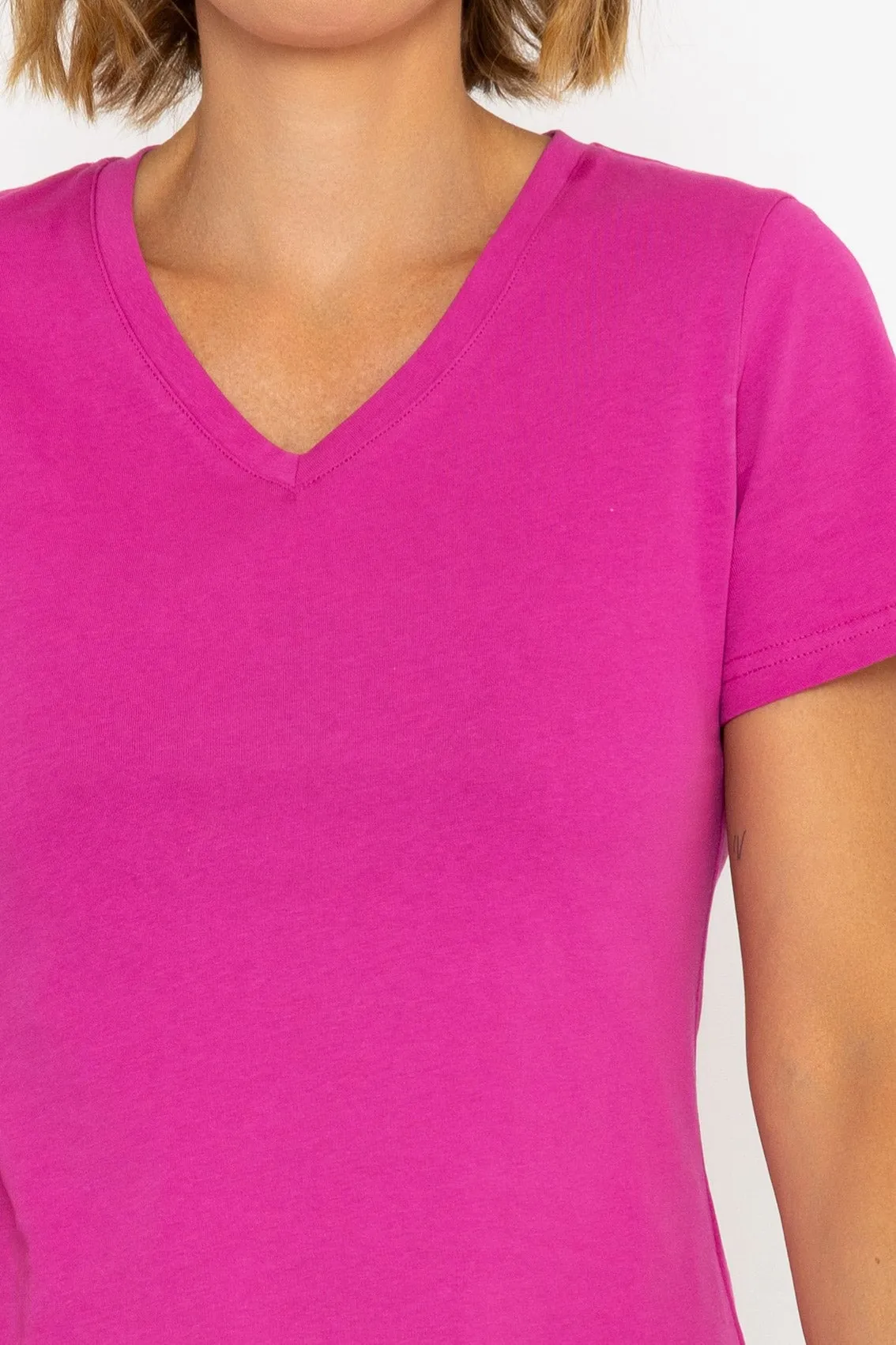 Short Sleeve V-Neck Tee in Pink